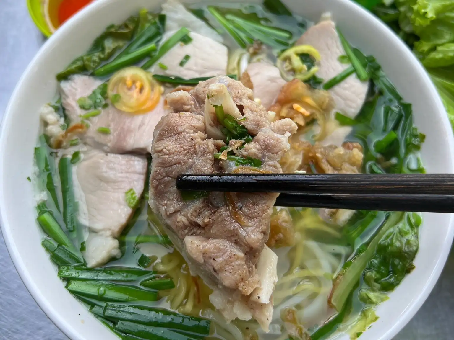 Quán Cô Lùn núp hẻm chợ Cây Dừa