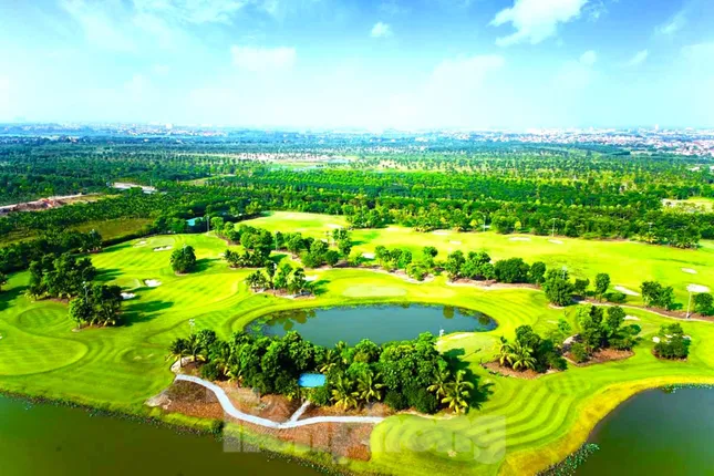 Bình Dương: ‘Siêu phường’ ở TPHCM có 7 khu công nghiệp, 2 sân golf