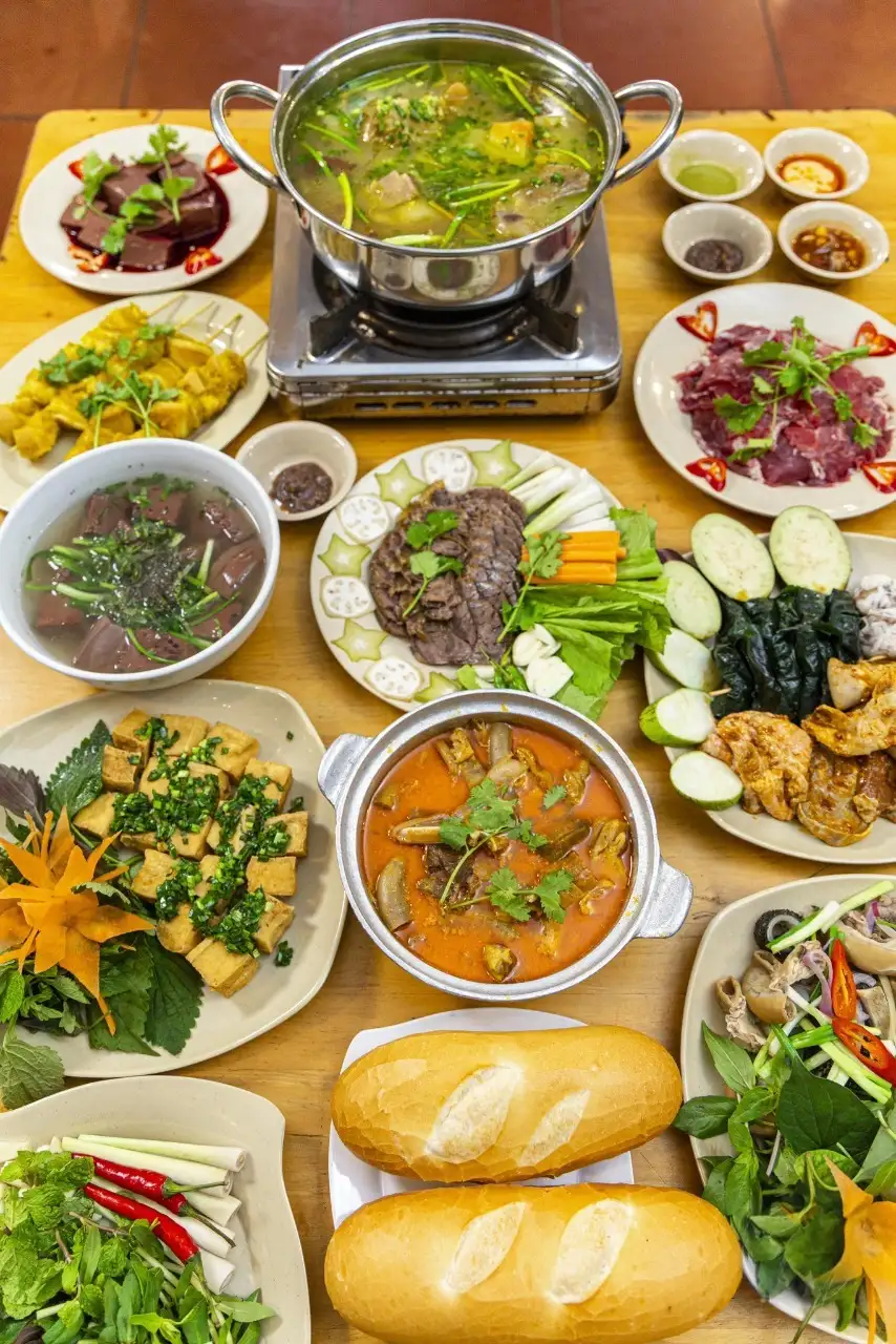 Quán Bò Hùng Béo 5 nằm trong khu Becamex Hòa Lợi